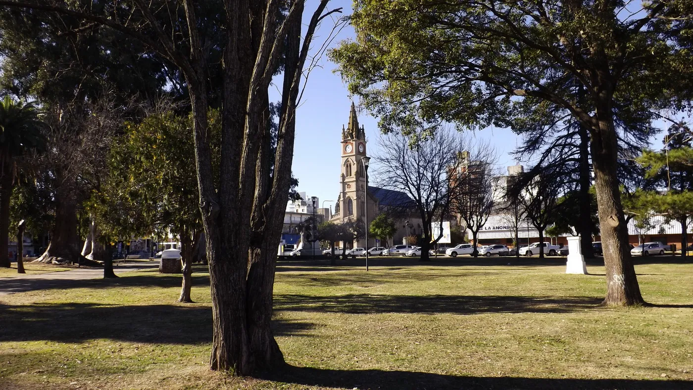 Plaza y catedral de Venado Tuerto
